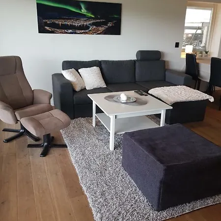 Near The Airport With Ocean View Apartamento Tromsø