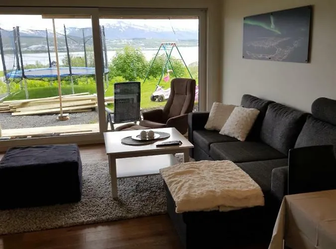 Near The Airport With Ocean View